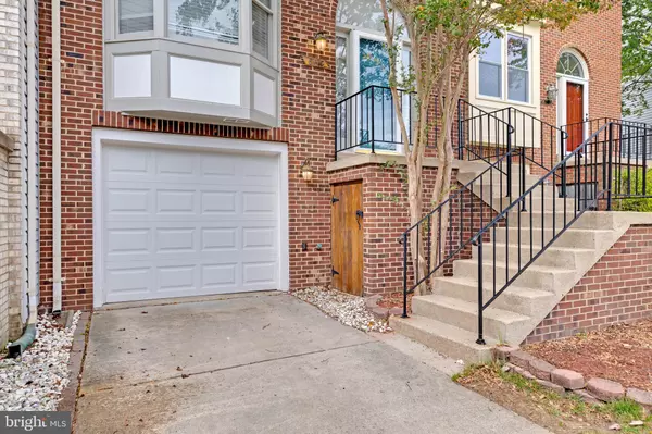 Springfield, VA 22152,8110 SQUIRREL RUN RD