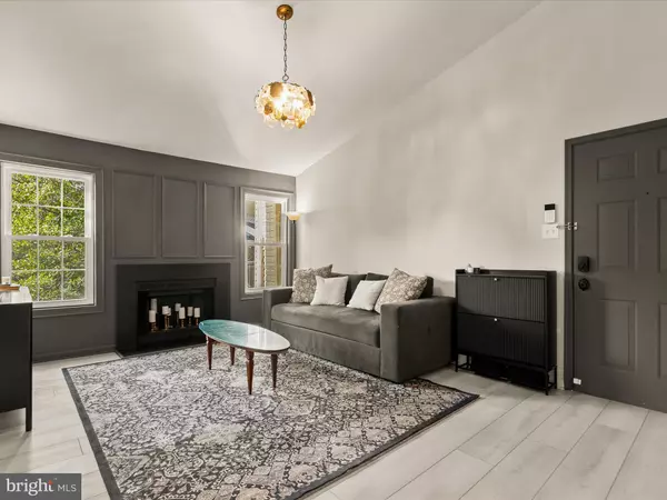 Alexandria, VA 22302,3308 WYNDHAM CIR #323