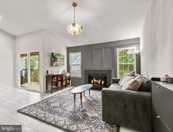 3308 WYNDHAM CIR #323, Alexandria, VA 22302