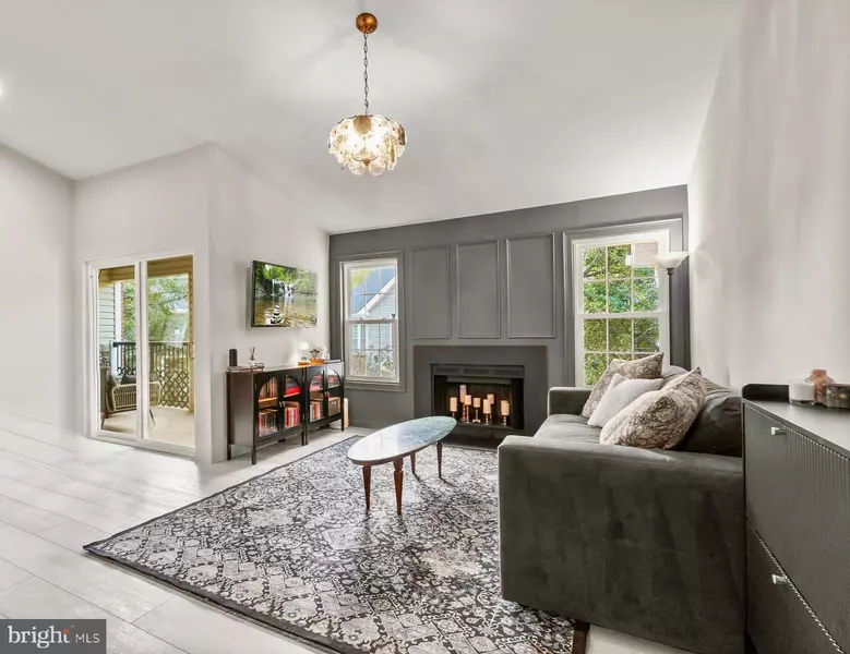 3308 WYNDHAM CIR #323, Alexandria, VA 22302