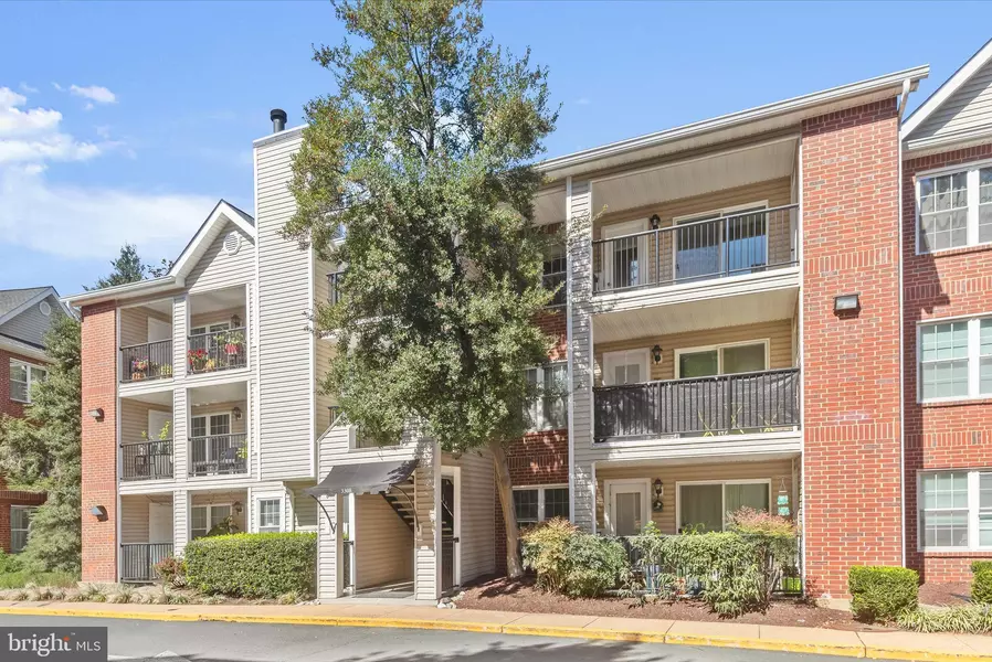 3308 WYNDHAM CIR #323, Alexandria, VA 22302