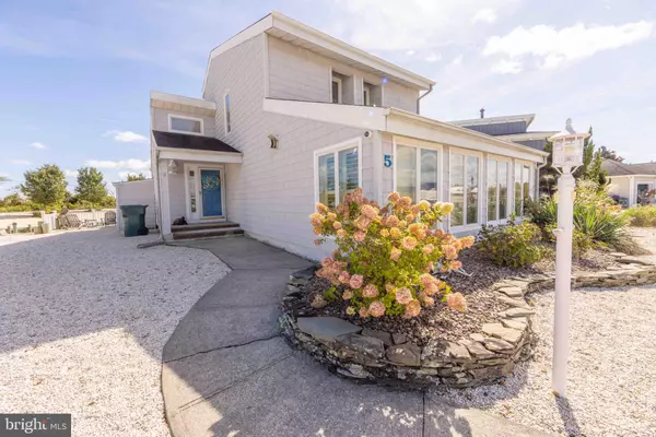 5 HUNTER DR, Tuckerton, NJ 08087