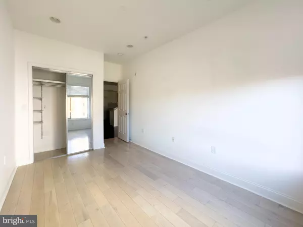 Philadelphia, PA 19123,1213-00 NOBLE ST #4