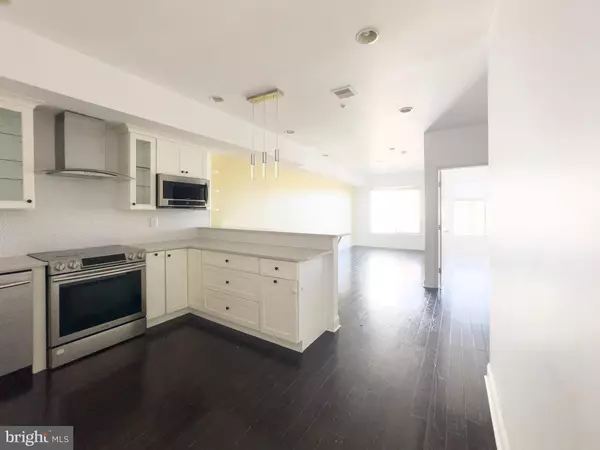 Philadelphia, PA 19123,1213-00 NOBLE ST #4