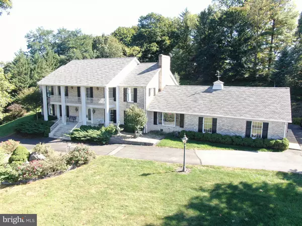 Chambersburg, PA 17202,586 CRESTWOOD DRIVE