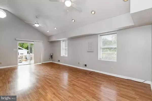 Severna Park, MD 21146,315 SOUTH DRIVE