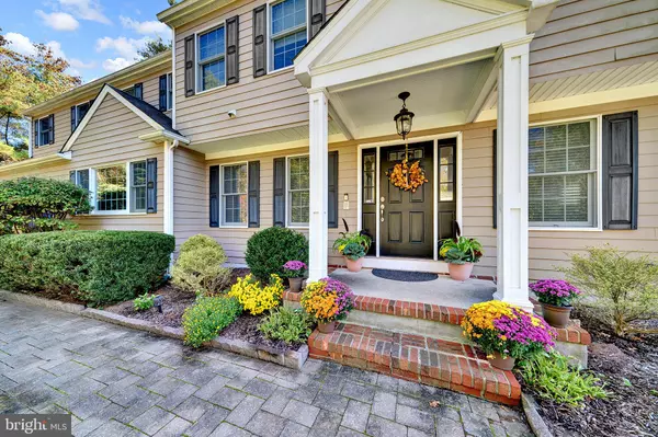6 FORREST BLEND DR, Titusville, NJ 08560