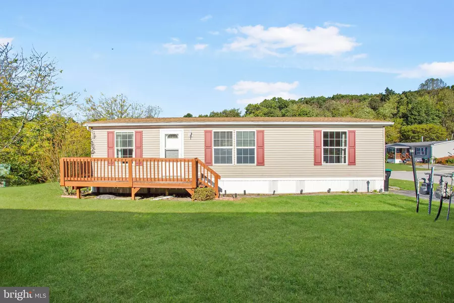 23 BROADWING DR, Hanover, PA 17331