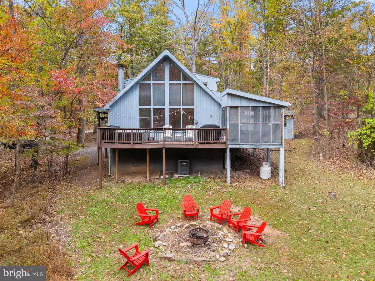 Hedgesville, WV 25427,278 BLACK HAWK LN