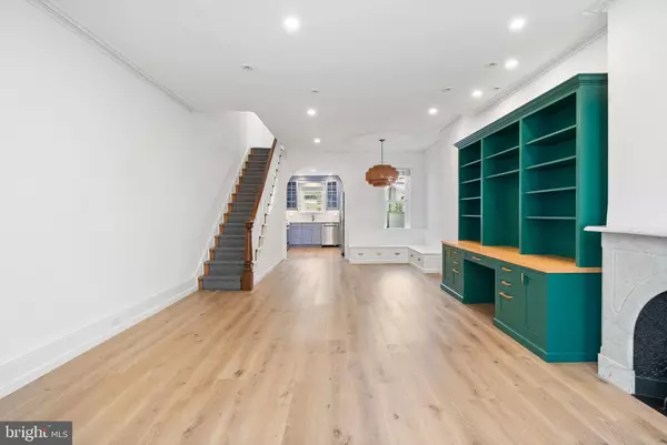 Philadelphia, PA 19103,2215 PINE ST