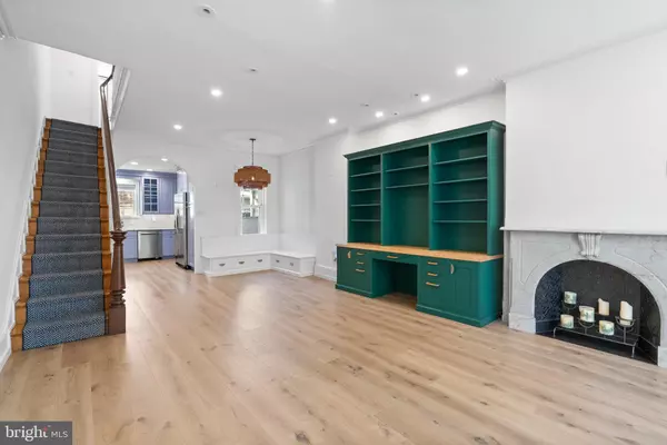Philadelphia, PA 19103,2215 PINE ST