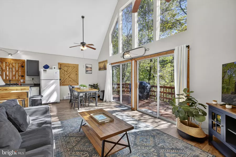 218 MULBERRY LN, Mount Jackson, VA 22842