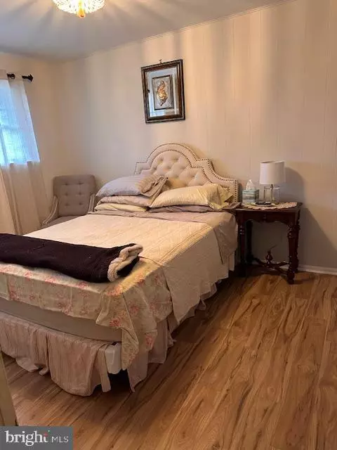 Hamilton, NJ 08690,16 CARL SANDBURG DRIVE