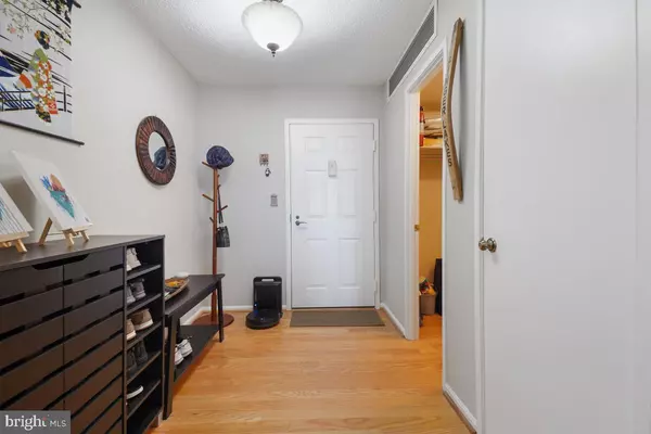 Alexandria, VA 22303,5903 MOUNT EAGLE DR #1612