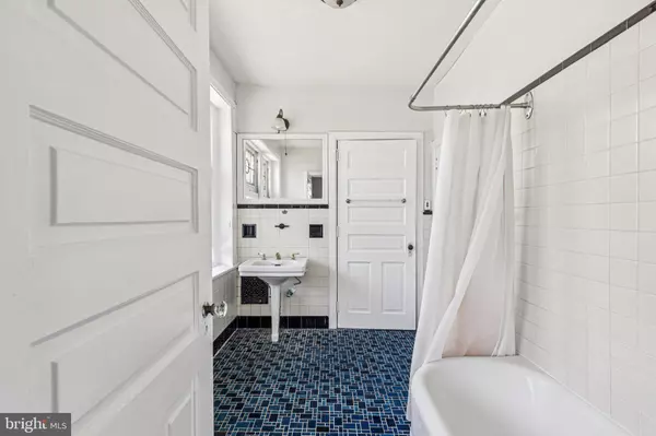 Philadelphia, PA 19131,5939 DREXEL RD