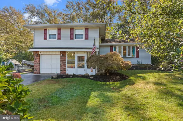 17 HIGHLAND DR, Yardley, PA 19067