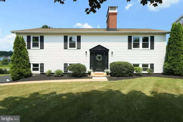 1432 WILLOWBROOK DR, Boalsburg, PA 16827