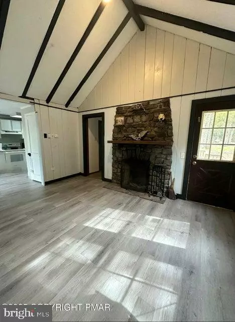 Lake Harmony, PA 18624,8 BUTTONWOOD RD