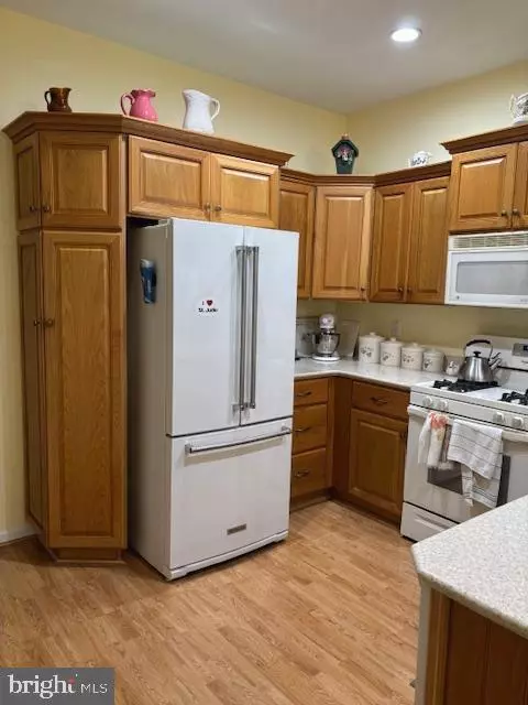 Columbus, NJ 08022,51 COUNTRY LN