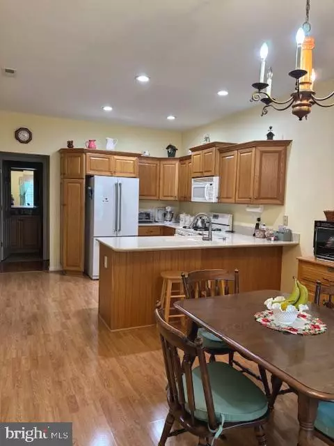 Columbus, NJ 08022,51 COUNTRY LN