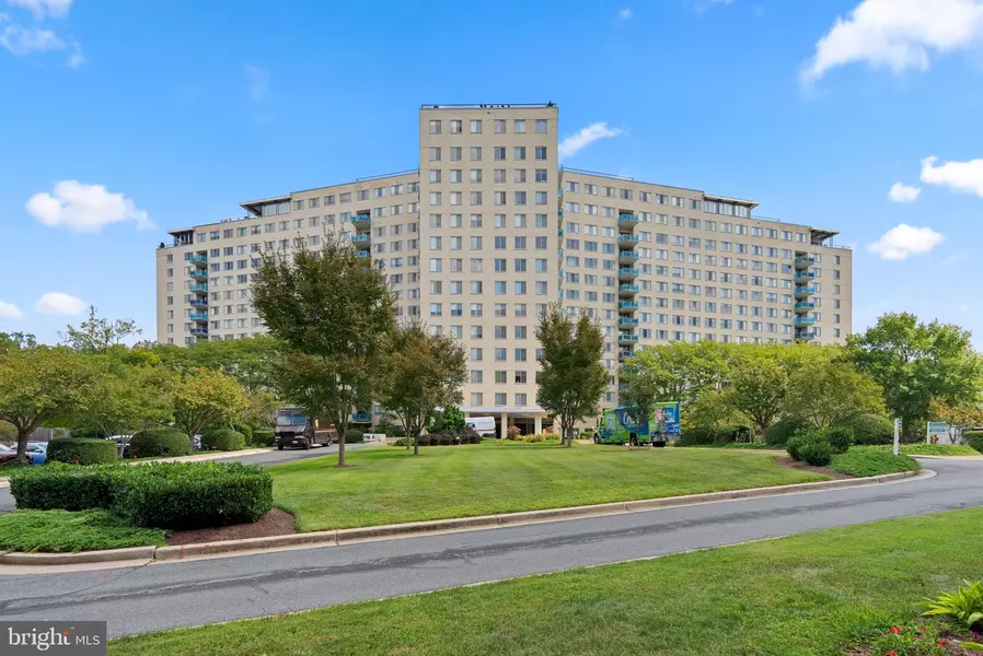 10401 GROSVENOR PL #413, Rockville, MD 20852