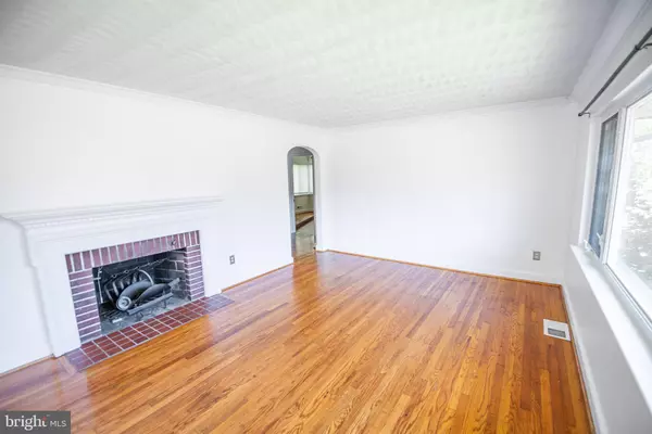 Arlington, VA 22204,520 S CARLIN SPRINGS RD S