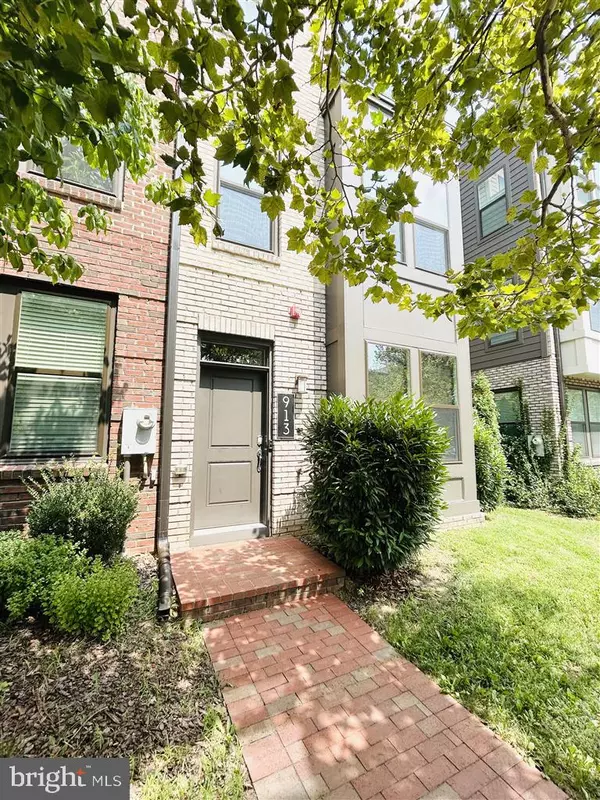 Rockville, MD 20850,913 KING FARM BLVD