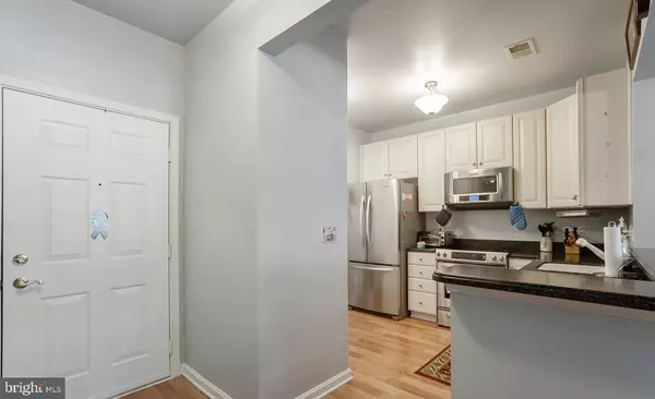 Elkridge, MD 21075,6150 SHADYWOOD RD #401