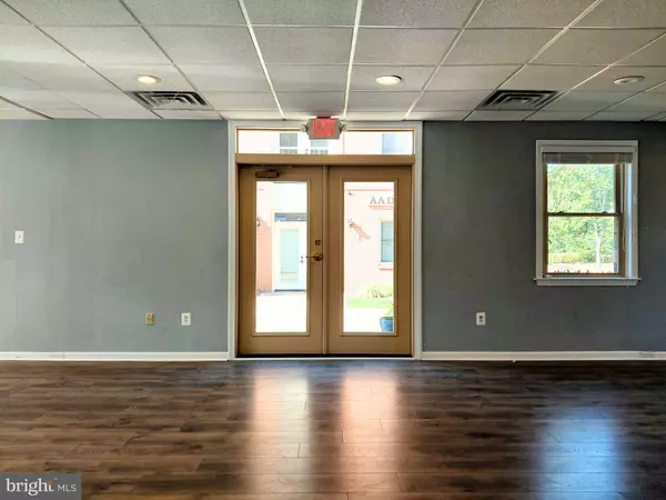 Herndon, VA 20170,1031 STERLING RD #104