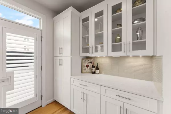 Arlington, VA 22204,1137 S MONROE ST S