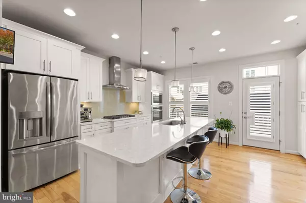 1137 S MONROE ST S, Arlington, VA 22204