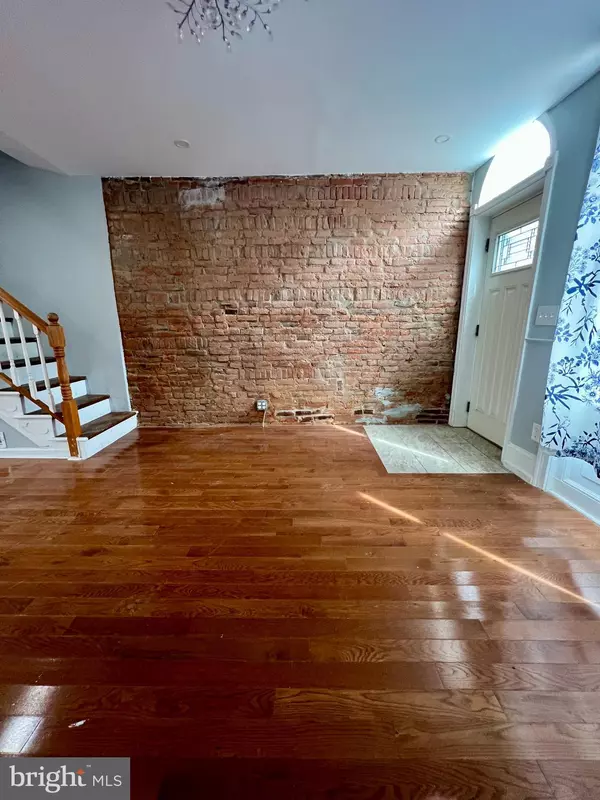 Philadelphia, PA 19125,827 ALMOND ST