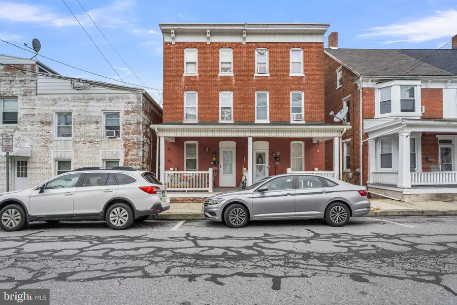 81 W 1ST AVE #E, Red Lion, PA 17356