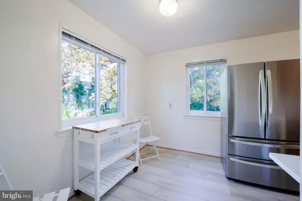 Bethesda, MD 20817,5917 ROLSTON RD