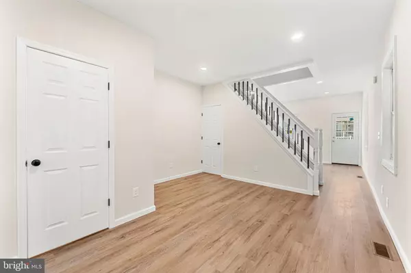 Gloucester City, NJ 08030,323 MORRIS ST