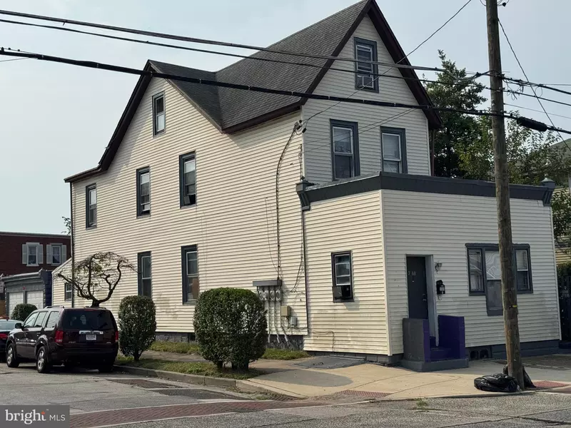 3068 RIVER RD, Camden, NJ 08105