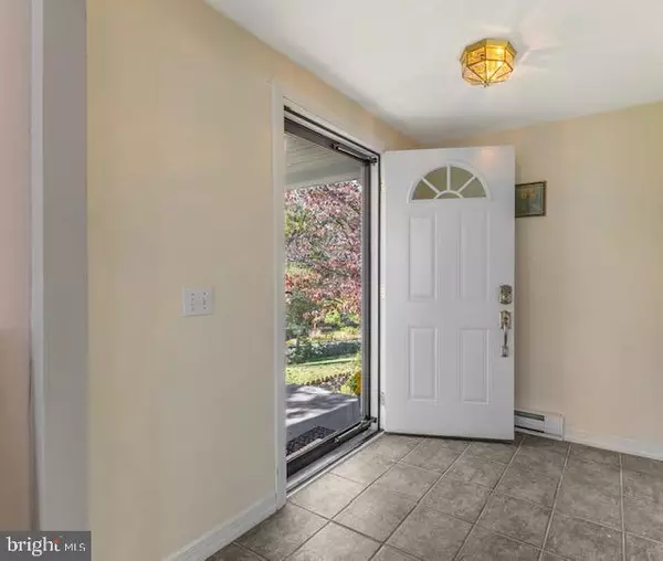 Boalsburg, PA 16827,935 OAK HALL ST