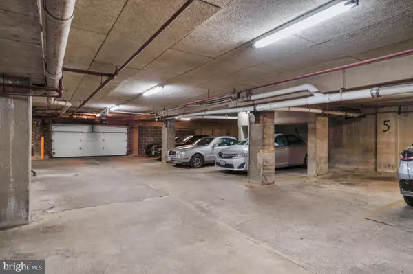 Washington, DC 20009,1800 R ST NW #206