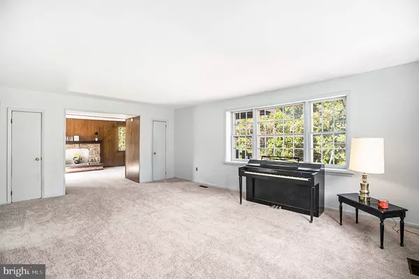 Newtown Square, PA 19073,202 BARREN RD