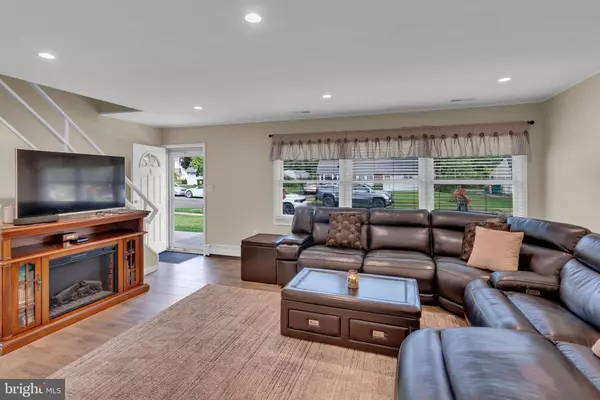 Levittown, PA 19056,94 JUNIPER DR