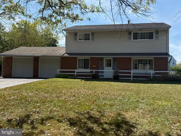 3 DUNDEE RD, Kendall Park, NJ 08824