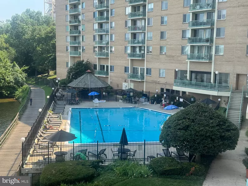 501 SLATERS LN #102, Alexandria, VA 22314