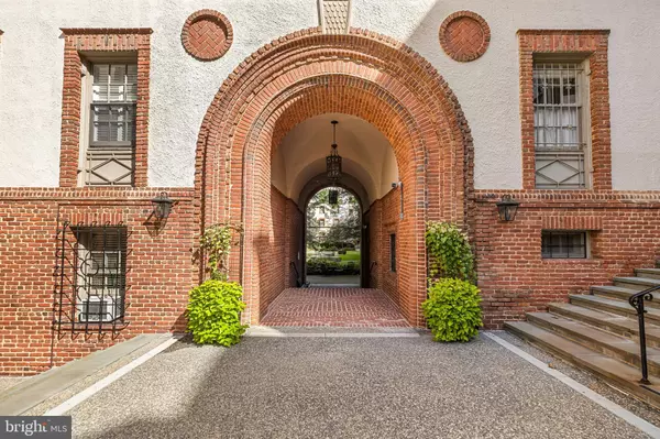 6 UPLAND RD #F1, Baltimore, MD 21210