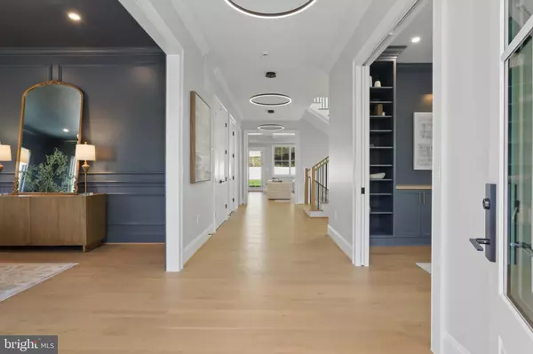 Arlington, VA 22207,2541 23RD RD N