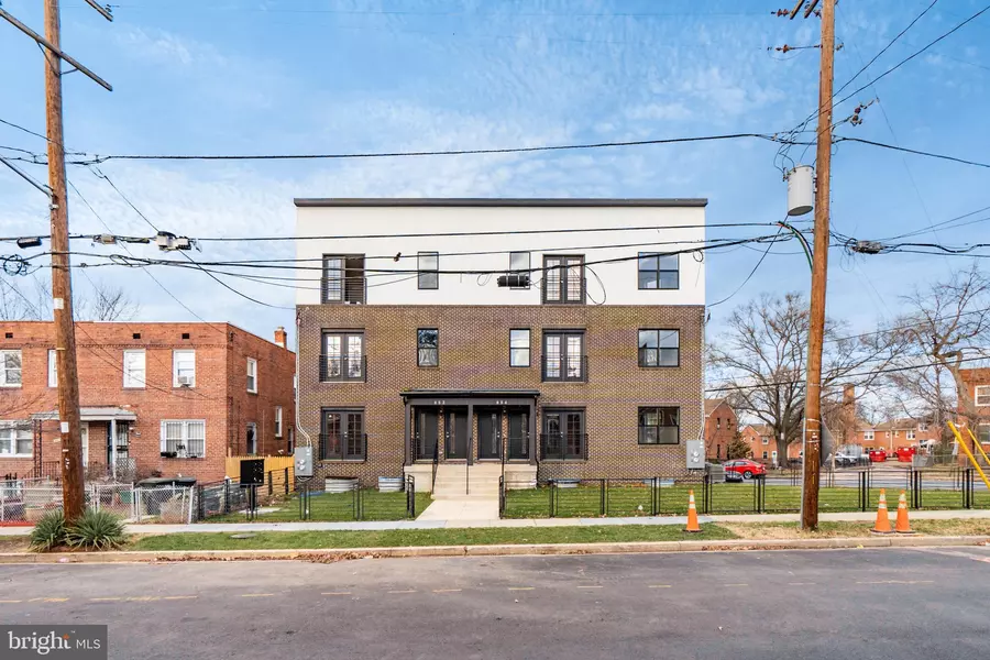 852 XENIA ST SE #2, Washington, DC 20032