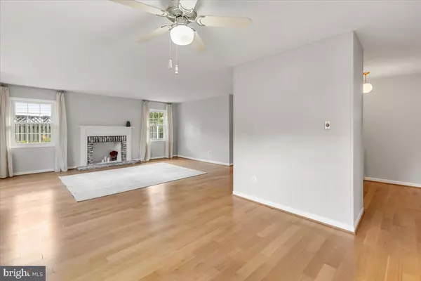 Fairfax, VA 22033,4133 POINT HOLLOW LN