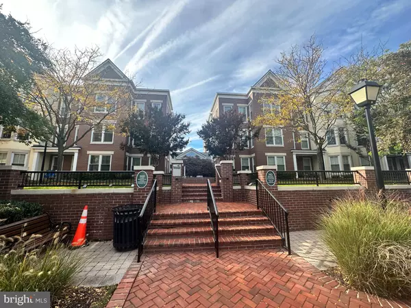 Alexandria, VA 22314,910 POWHATAN ST #105N