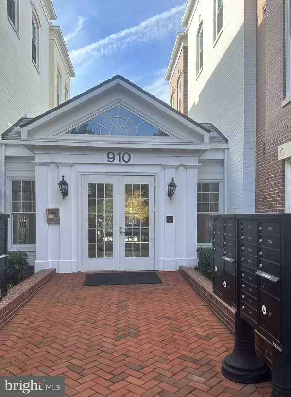 910 POWHATAN ST #105N, Alexandria, VA 22314