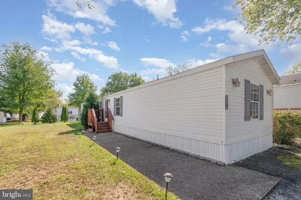 18 REDWOOD LN, Carlisle, PA 17015
