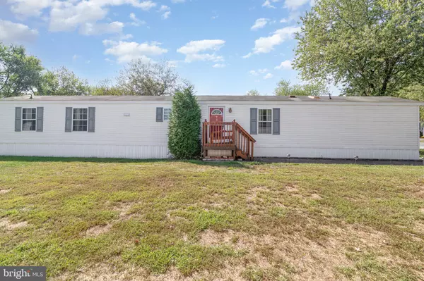 Carlisle, PA 17015,18 REDWOOD LN